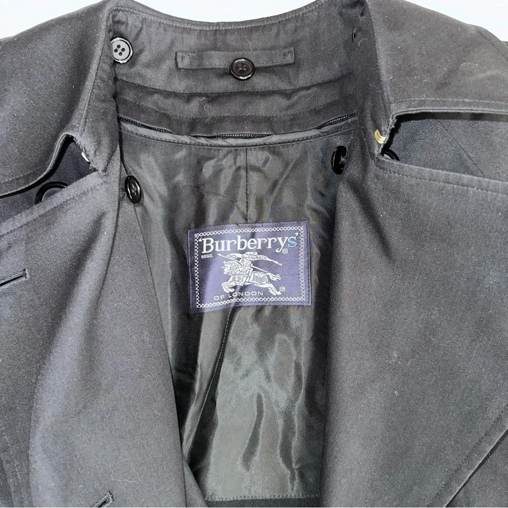 Burberry Black Trench Coat with Signature Beige Nova Check Lining - Picture 11 of 16